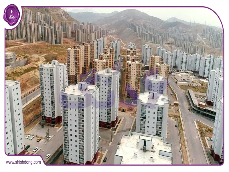 چشم‌انداز آپارتمان‌های فاز 5 پردیس تهران با منظره کوه‌های البرز