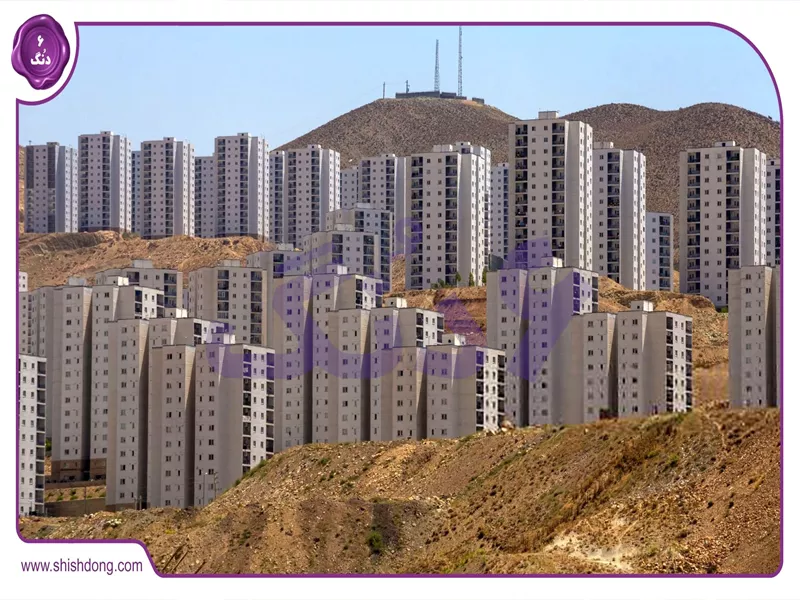 نمای کلی آپارتمان‌های فاز 5 پردیس تهران با فضای سبز و کوه‌های البرز