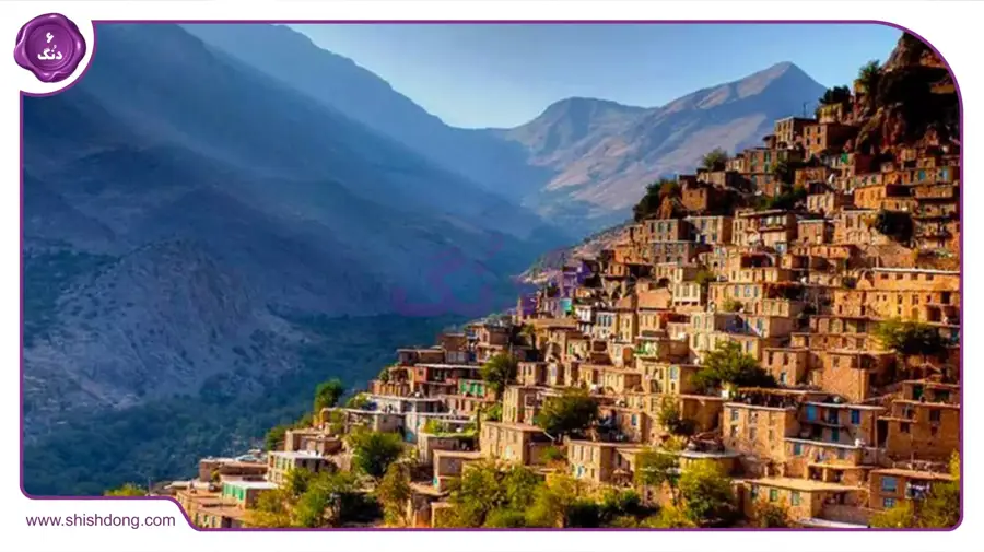 خانه‌های پلکانی روستای اورامان تخت در میان طبیعت