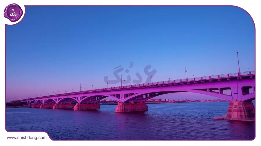 جاذبه سی‌وسه‌پل نزدیک بازار