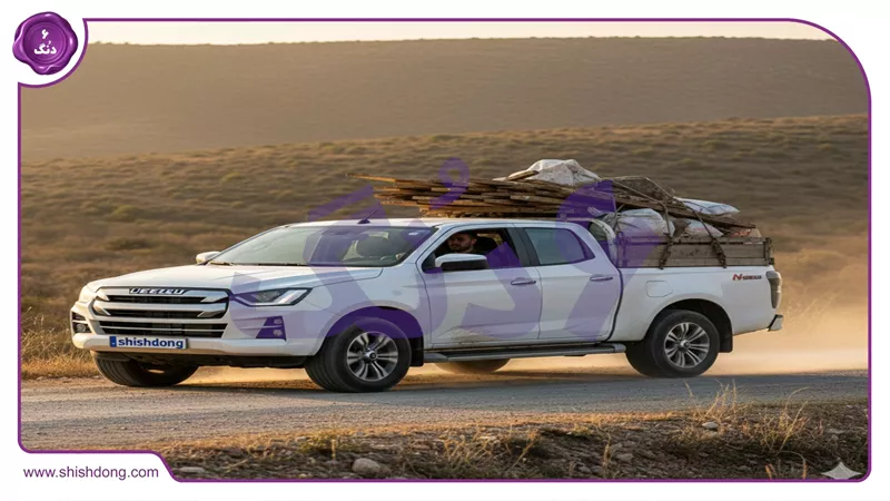 نمای خارجی وانت ایسوزو در حال باربری