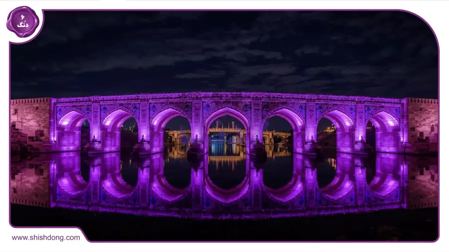 منظره سی و سه پل نزدیک بیست وچهار متری اصفهان