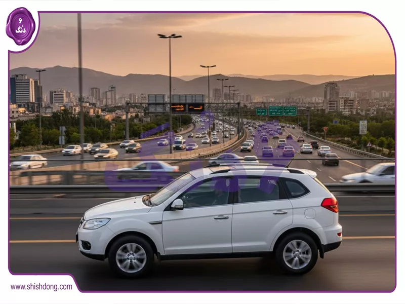 ام وی ام X33 سفید در حال حرکت در بزرگراه نیایش تهران، غروب بنفش