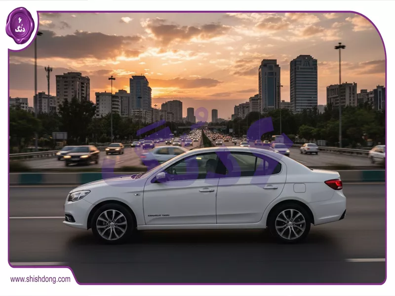 دنا پلاس توربو در حال حرکت در بزرگراه همت تهران، غروب