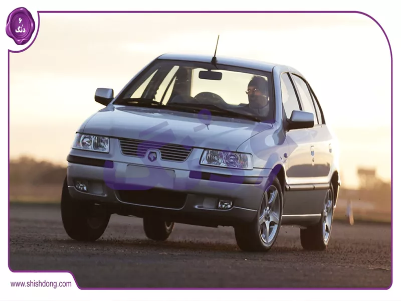 سمند LX در حال حرکت در بزرگراه همت تهران، غروب