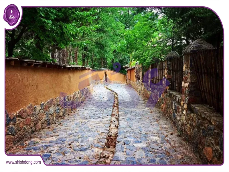 معماری سنتی روستای کندلوس با کوچه‌های سنگ‌فرش