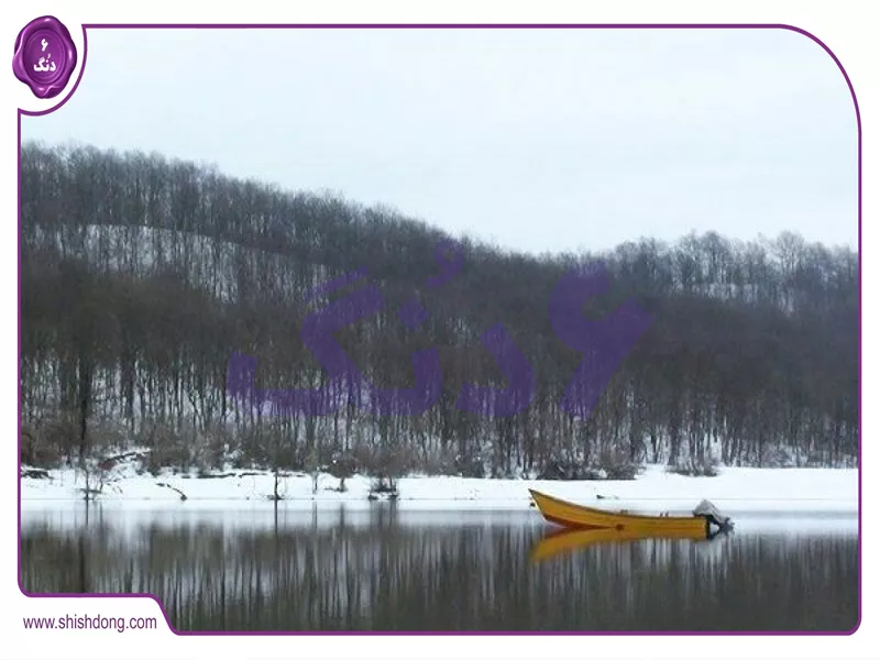 دریاچه نورماس در زمستان با برف و مه