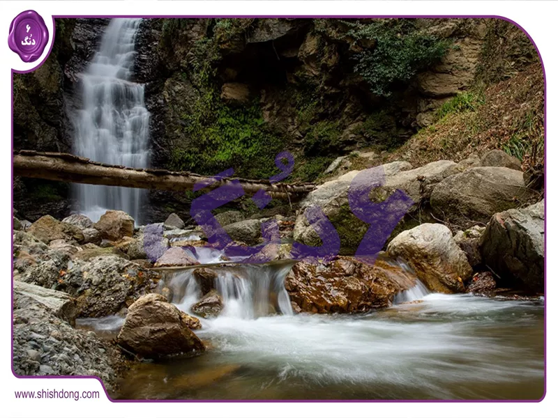 آبشار دودوزن نزدیک دریاچه نورماس با خروش آب