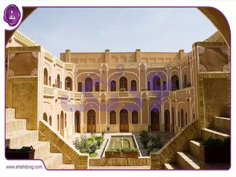 خانه لاریها یزد، شکوه گچبریها