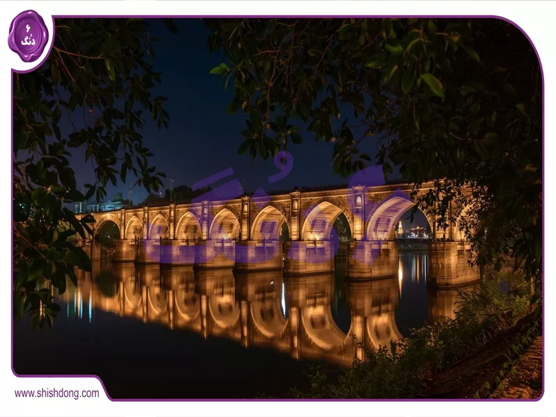 منظره پل سی و سه پل نزدیک محله دوطفلان اصفهان
