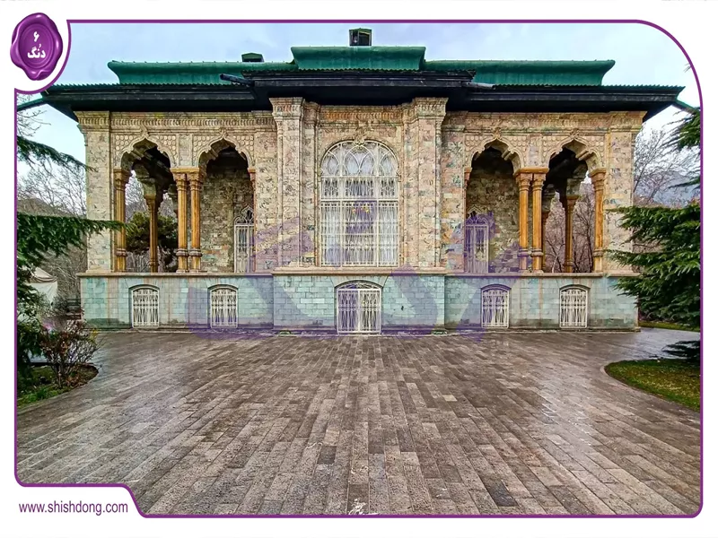 نمای بیرونی کاخ سبز سعادت آباد با دیوارهای سبز رنگ