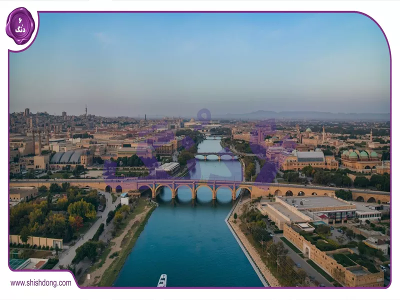 نمای سی و سه پل در روشن دشت اصفهان