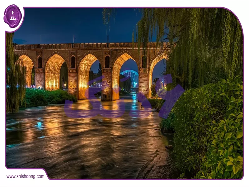 جاذبه سی‌وسه‌پل نزدیک جلادران