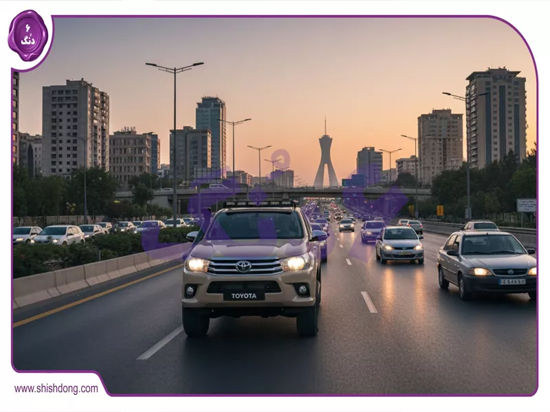 تویوتا هایلوکس دوکابین در بزرگراه همت تهران